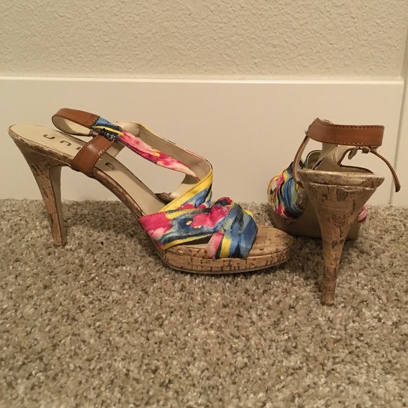 Abstract floral strappy heels - Picture 3 of 3